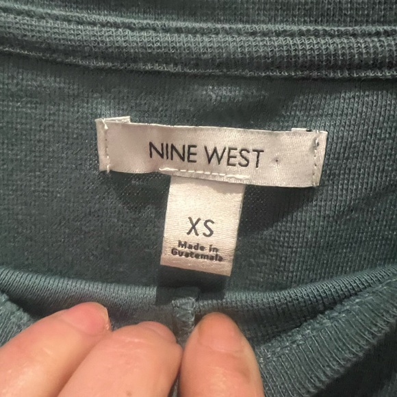 Nine west scrunch shoulder size xs ladies top - Picture 6 of 6